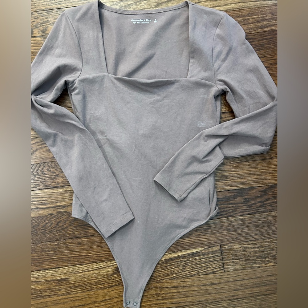 Abercrombie & Fitch  Square Neck Long Sleeve Bodysuit in Taupe